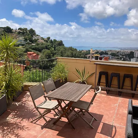 Apartment T2 Traversant Avec Grande Terrasse Et Piscine *