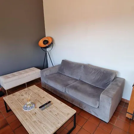 Apartment T2 Traversant Avec Grande Terrasse Et Piscine *