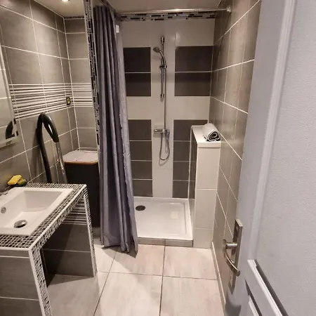 Apartment T2 Traversant Avec Grande Terrasse Et Piscine *